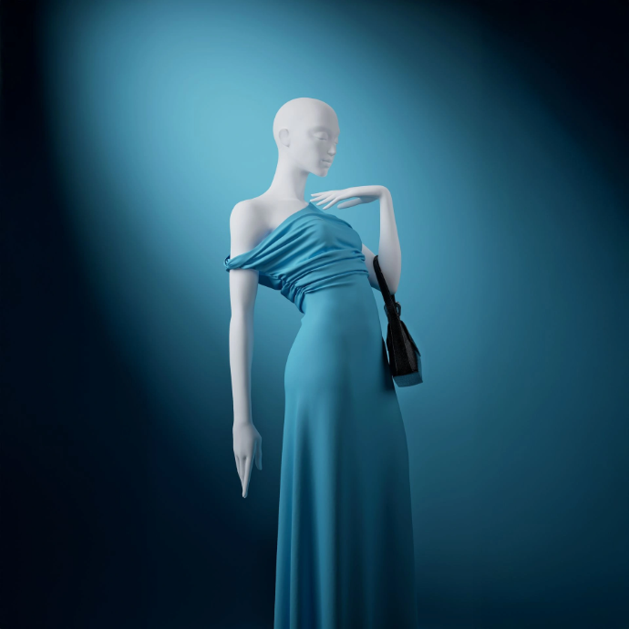 high fashion vrouwelijke paspop die in de spotlight staat op de catwalk