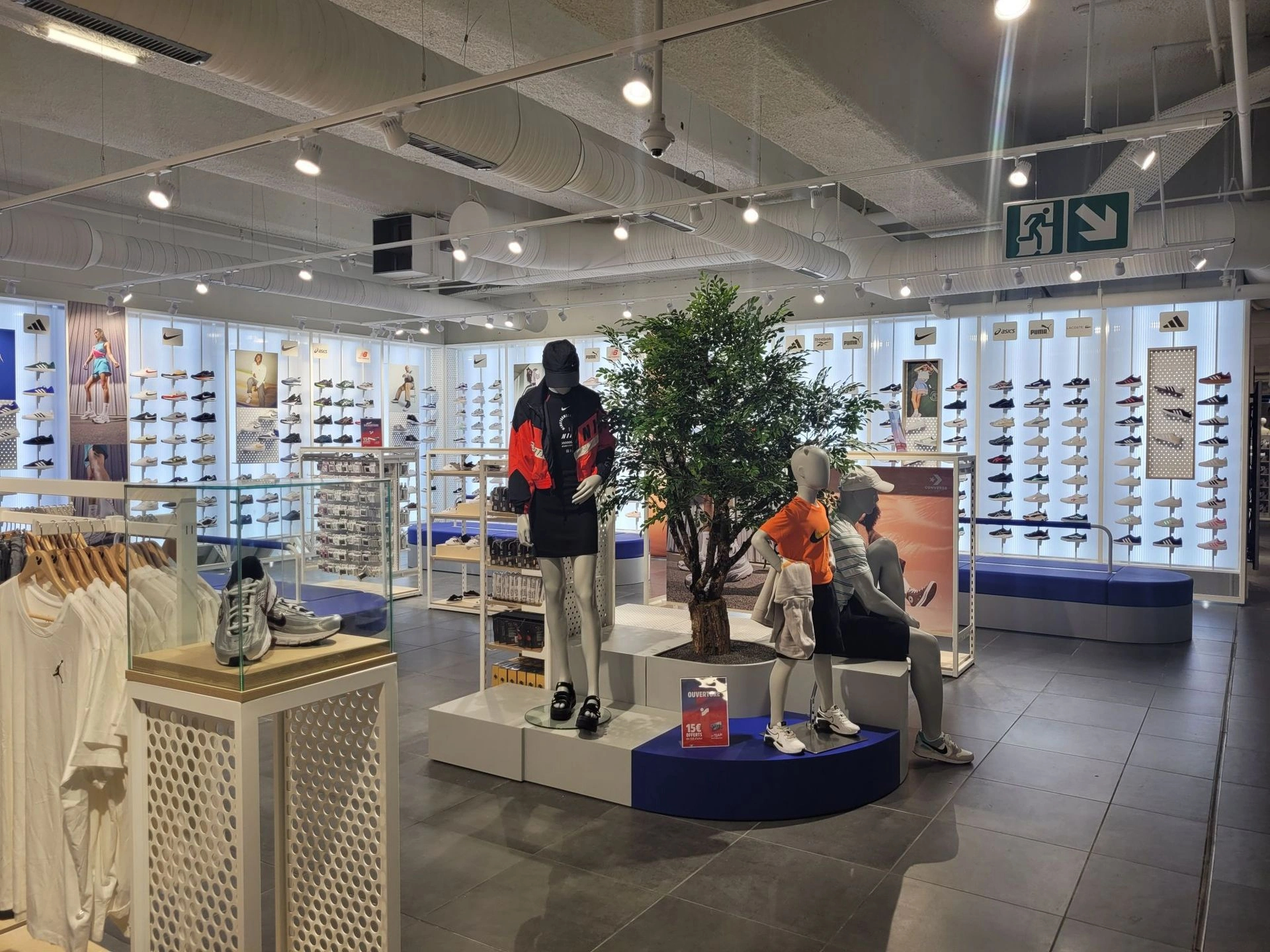 bink sport window mannequins