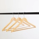 Kledinghanger met anti slip broeklat lotushout naturel gelakt voor dames en heren kledij, 44 cm breedte, blinkende haak - doos van 100 st