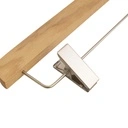 Kledinghanger met clips voor volwassenkledij, lotushout naturel gelakt, 36 cm breedte, matte haak - doos van 50 stuks.