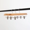 Kledinghanger met clips voor volwassenkledij, lotushout naturel gelakt, 36 cm breedte, matte haak - doos van 50 stuks.