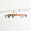Kledinghanger met clips voor volwassenkledij, lotushout naturel gelakt, 34 cm breedte, matte haak - doos van 100 stuks.