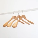 Kledinghanger lotushout naturel gelakt voor jassen, 5 cm schouderbreedte, 44 cm breedte, matte haak - doos van 20 stuks