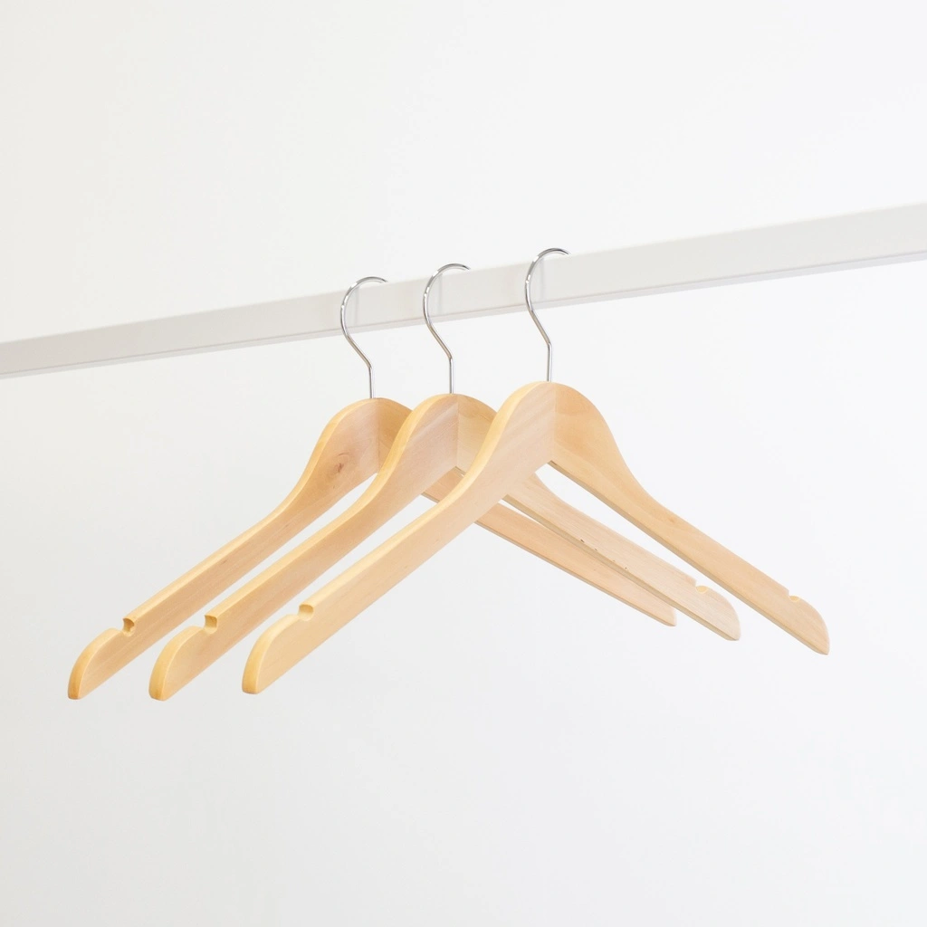 Kledinghanger lotushout naturel gelakt voor dames en heren kledij, 44 cm breedte, blinkende haak - doos van 100 st