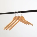 Kledinghanger lotushout naturel gelakt voor dames en heren kledij, 44 cm breedte, matte haak - doos van 100 st