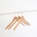 Kledinghanger lotushout naturel gelakt voor dames en heren kledij, 44 cm breedte, matte haak - doos van 100 st