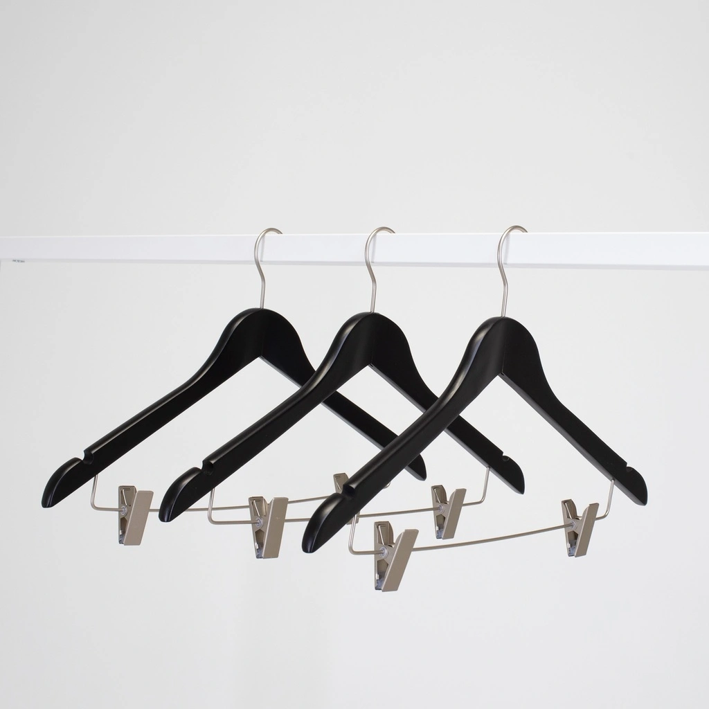 Zwarte kleerhanger met clips voor kostuum, 44 cm breedte, nikkel haak - doos van 100 stuks.