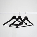 Zwarte kleerhanger met anti slip broeklat voor bloes/shirt, 44 cm breedte, nikkel haak - doos van 100 stuks.