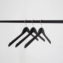 Zwarte kleerhanger voor bloes/shirt grote maat, 47 cm breedte, nikkel haak - doos van 50 stuks.