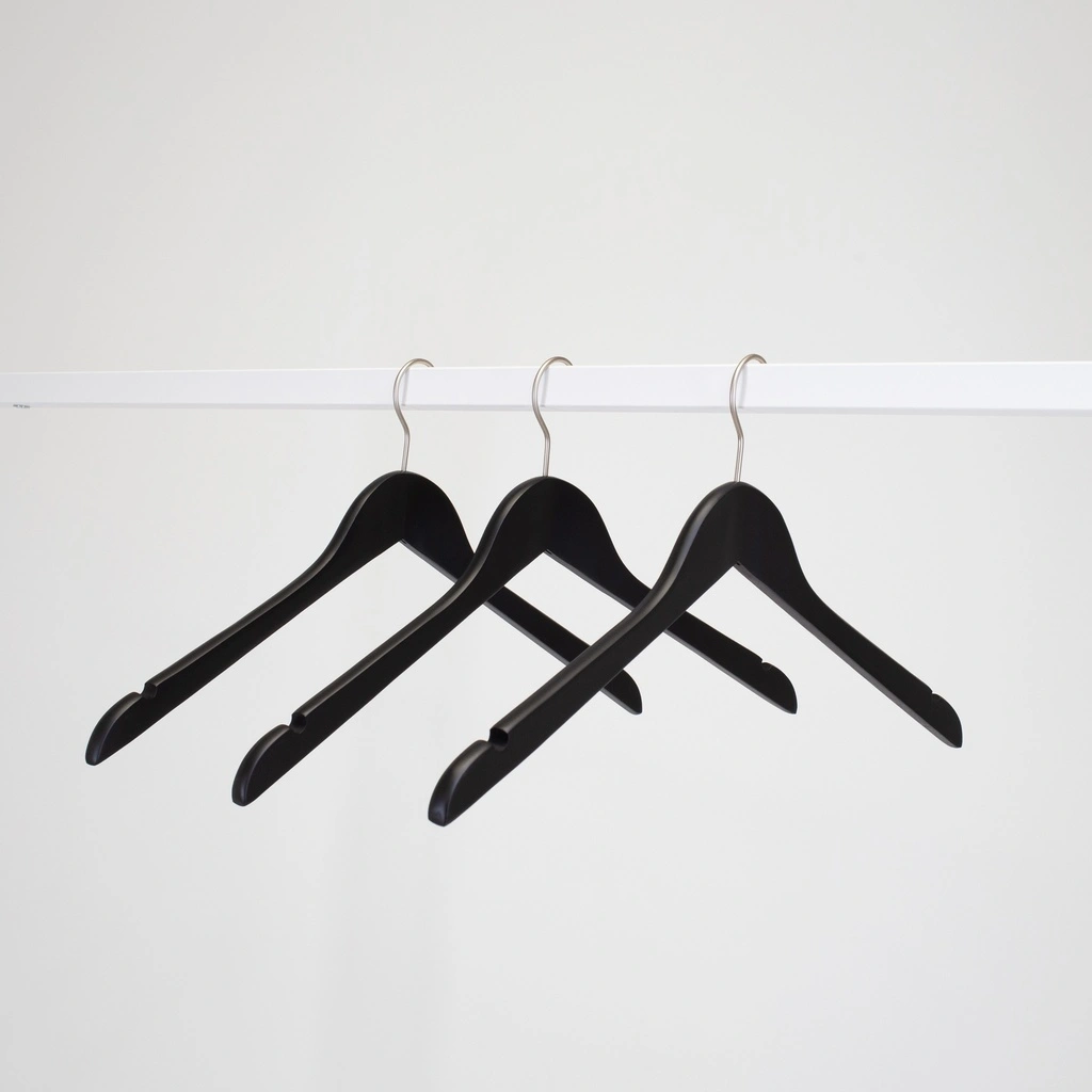 Zwarte kleerhanger voor bloes/shirt grote maat, 47 cm breedte, nikkel haak - doos van 50 stuks.