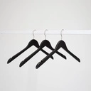 Zwarte kleerhanger voor bloes/shirt grote maat, 47 cm breedte, nikkel haak - doos van 50 stuks.