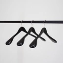 Zwarte kleerhanger voor jassen, 5 cm schouderbreedte, 44 cm breedte, nikkel haak- doos van 20 stuks.