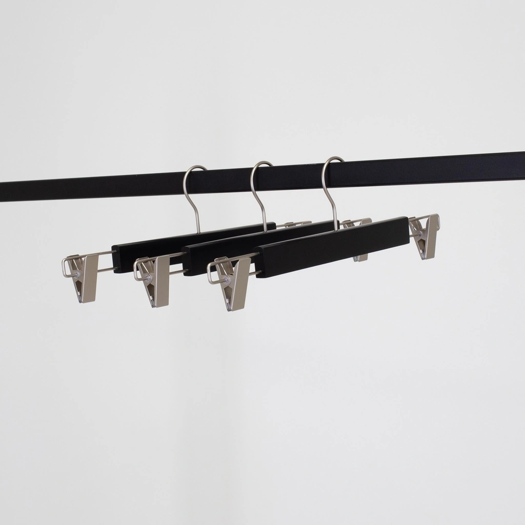 Zwarte kleerhanger met clips voor broeken/rokken, 38 cm breedte, nikkel haak - doos van 100 stuks.