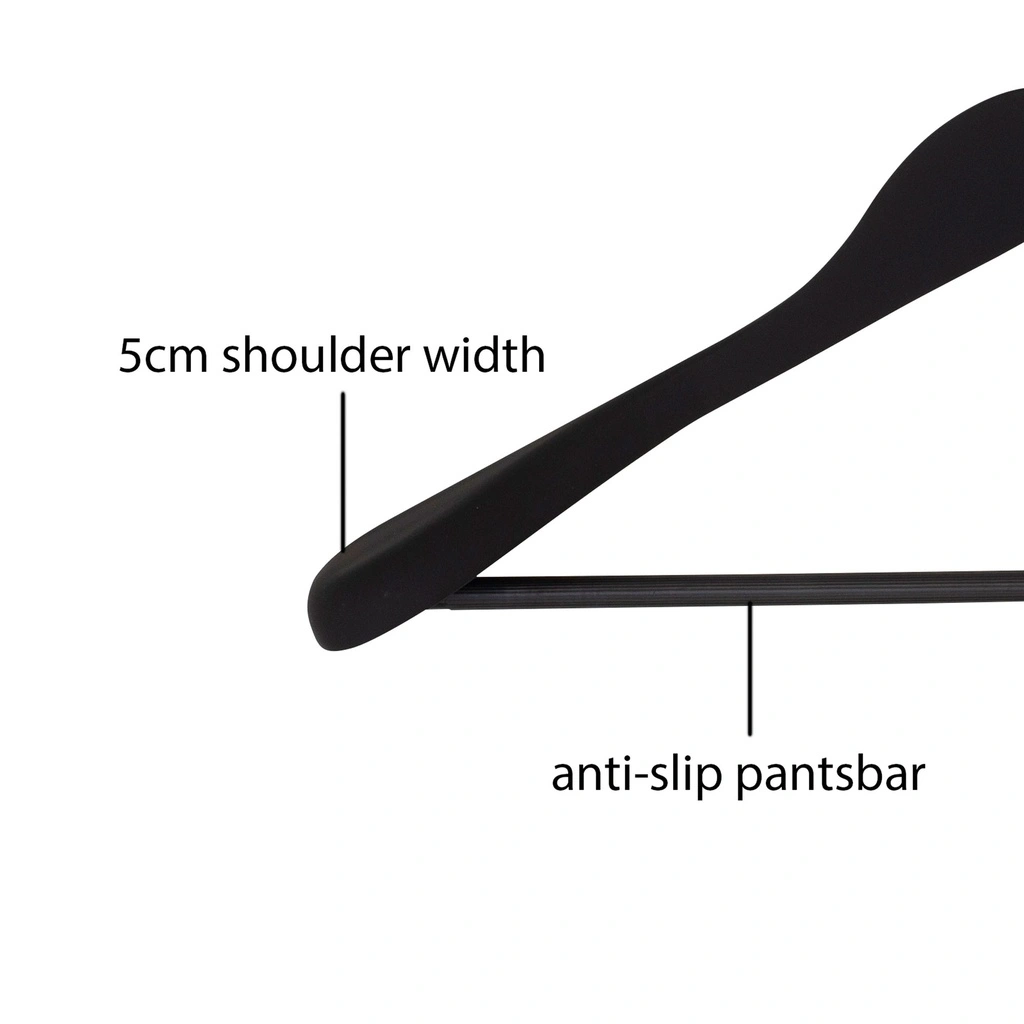 Zwarte soft touch kleerhanger voor kostuum met broeklat, 5 cm schouderbreedte, 44 cm breedte, zwarte haak - doos van 30 stuks