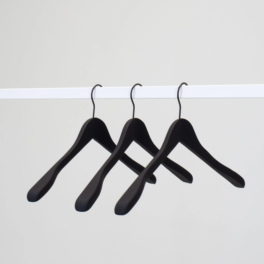 Zwarte soft touch kleerhanger voor blazer, 3 cm schouderbreedte, 44 cm breedte, zwarte haak - doos van 50 stuks