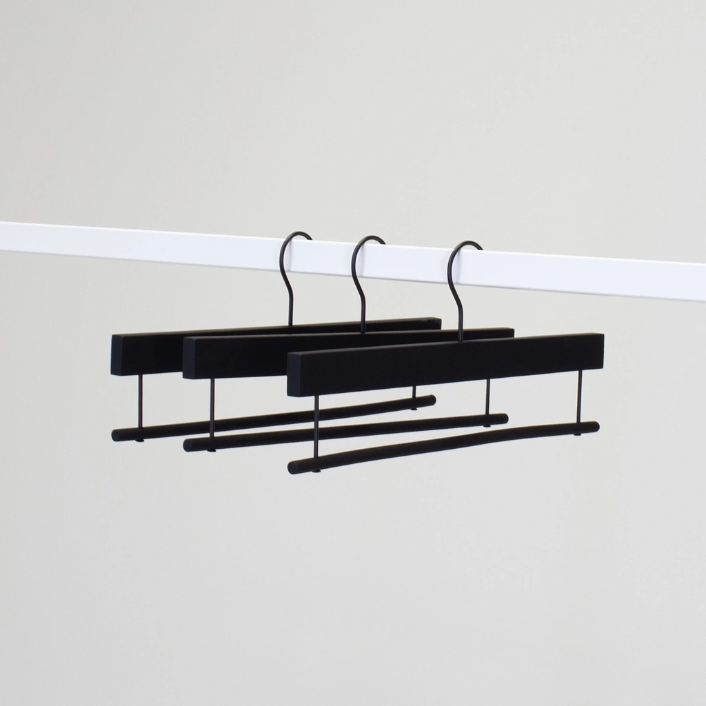 Zwarte soft touch kleerhanger voor broeken / rokken, 36 cm breedte, nikkel haak - doos van 100 stuks.