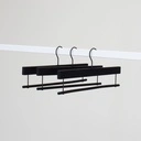 Zwarte soft touch kleerhanger voor broeken / rokken, 36 cm breedte, nikkel haak - doos van 100 stuks.