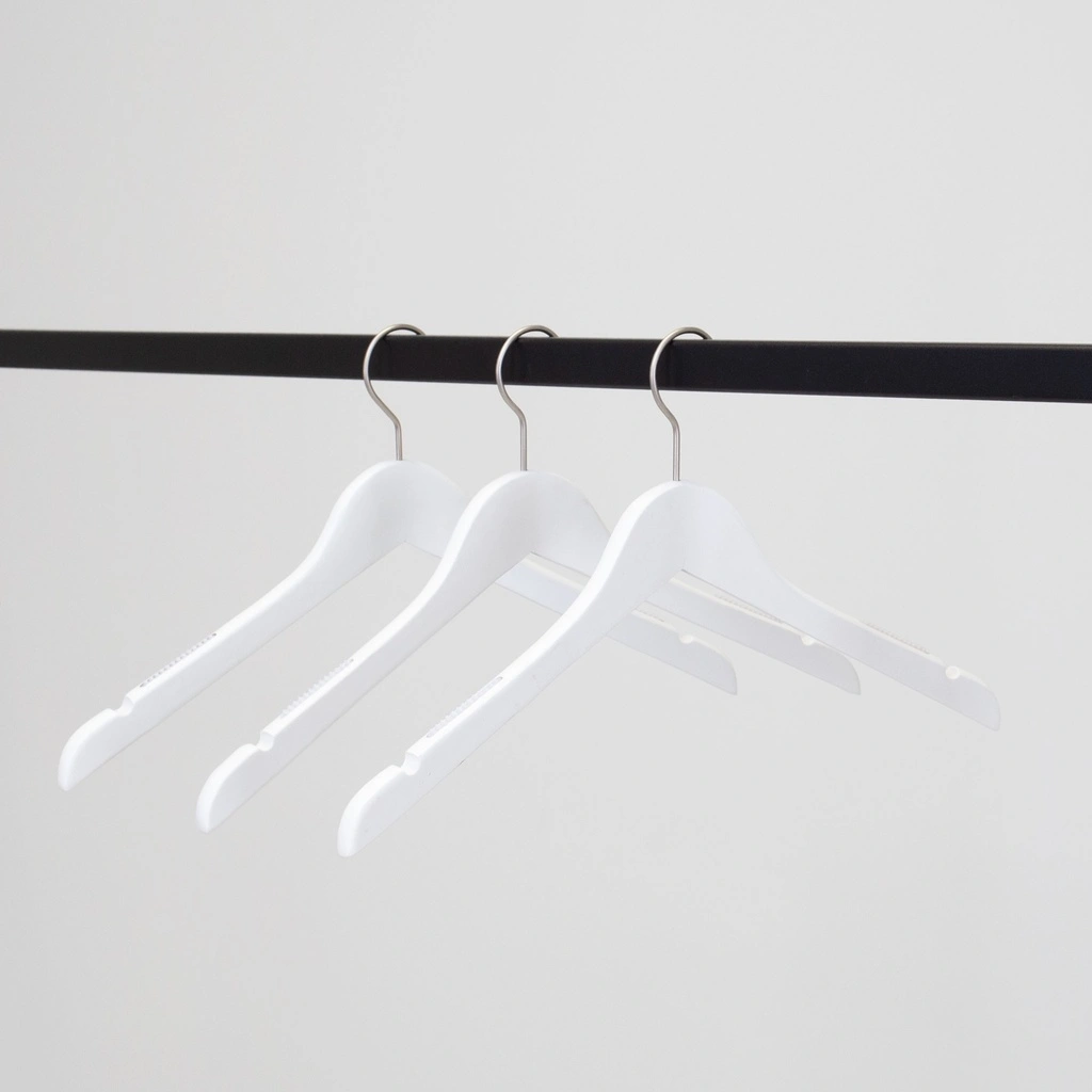 Witte kapstok met anti slip voor dameskledij, 41 cm breedte, nikkel haak - doos van 100 stuks.