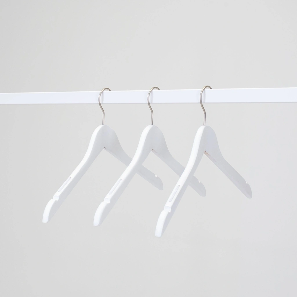 Witte kapstok met anti slip voor volwassenen, 44 cm breedte, nikkel haak - doos van 100 stuks.