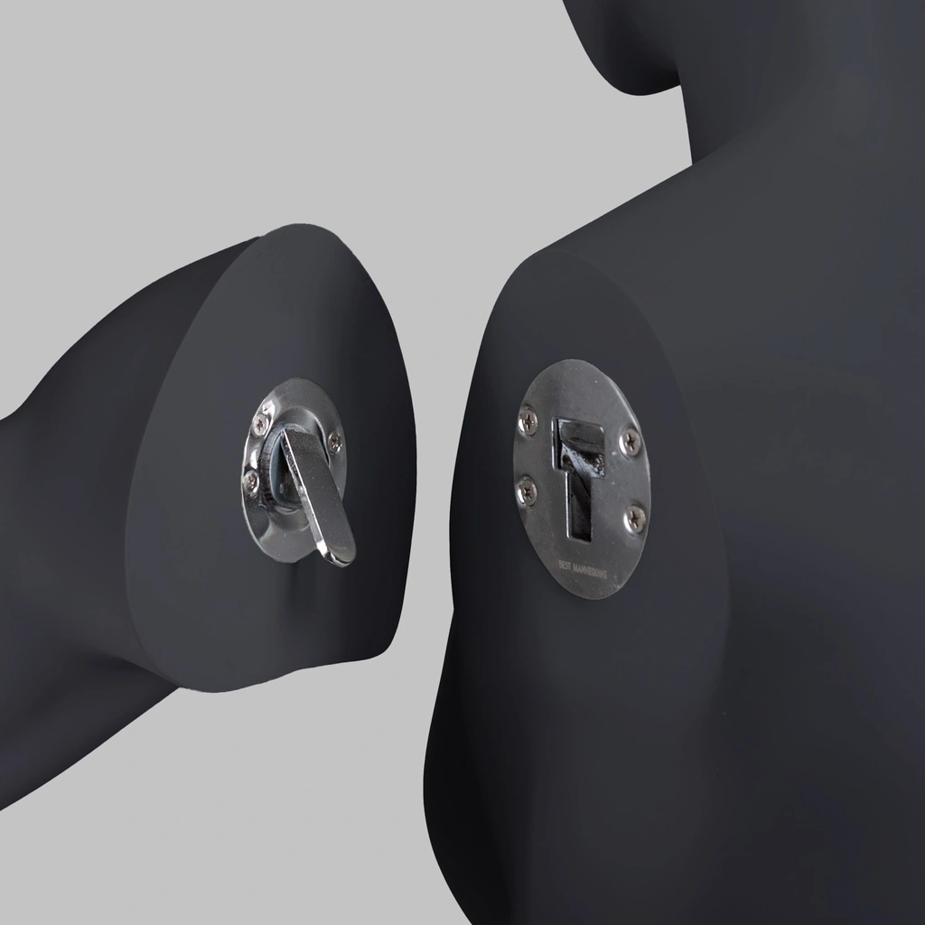 Sport dames mannequin met beenprothese, grafiet grijs, gestilleerd hoofd, staande pose 101