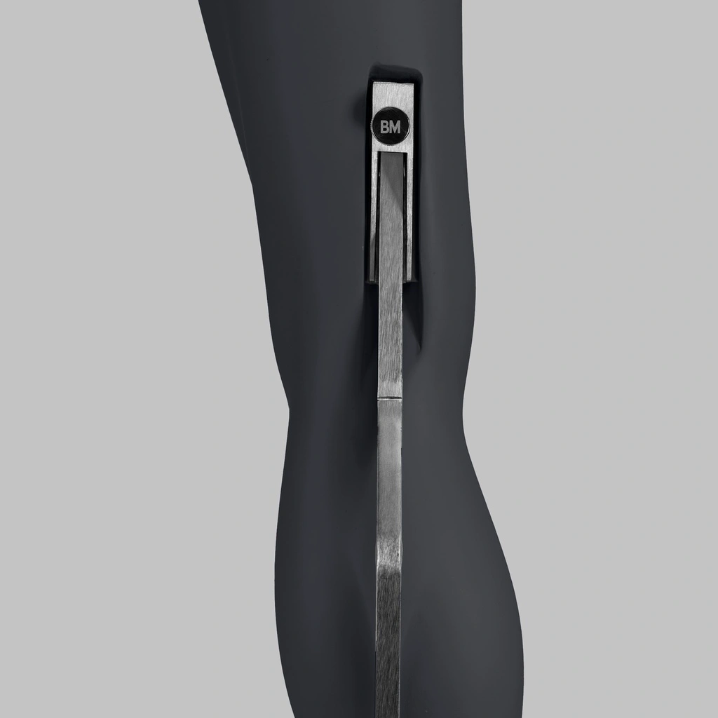 Voetbal sport heren mannequin, grafiet grijs, gestilleerd hoofd, staande pose 320 