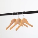 Kledinghanger lotushout naturel gelakt voor kinderkledij, 26 cm breedte, blinkende haak - doos van 100 st