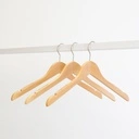 Kledinghanger lotushout naturel gelakt voor dameskledij, met anti slip 41 cm breedte, matte haak - doos van 100 st