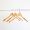 Kledinghanger lotushout naturel gelakt voor dames en heren kledij, met anti slip 44 cm breedte, matte haak - doos van 100 st