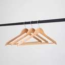 Kledinghanger met anti slip broeklat lotushout naturel gelakt voor dames en heren kledij, 44 cm breedte, matte haak - doos van 100 st