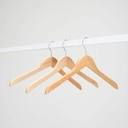 Rechte kledinghanger lotushout naturel gelakt voor dameskledij, 41 cm breedte, blinkende haak - doos van 100 st