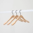 Beukenhout kledinghanger, recht, breedte 3 cm, lengte 41 cm, zwarte haak - doos van 50 stuks 