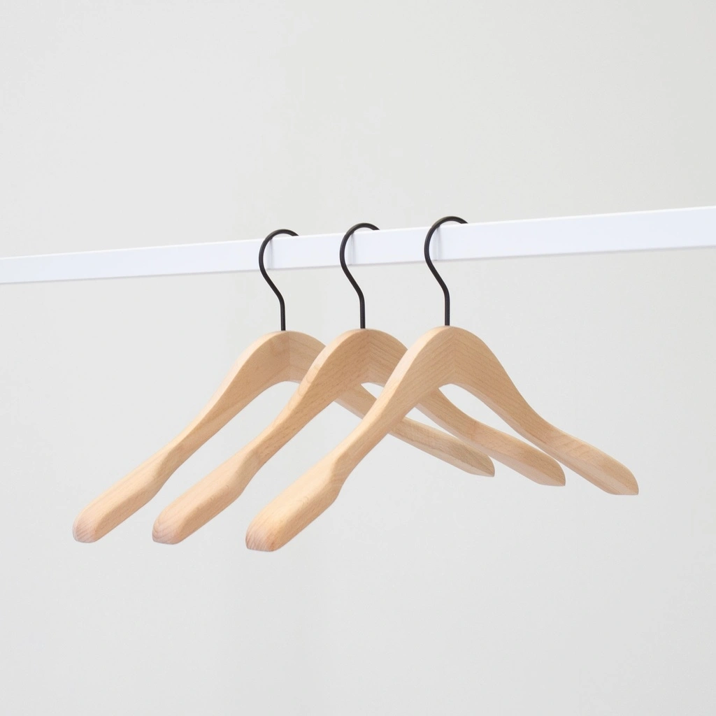 Beukenhout kledinghanger, recht, breedte 3 cm, lengte 44 cm, zwarte haak - doos van 50 stuks  