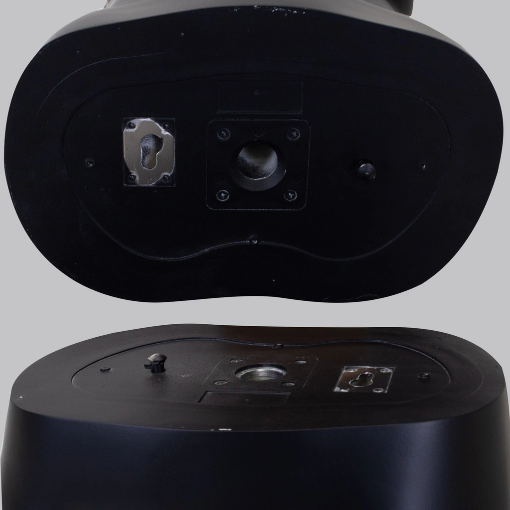 Zwarte dames mannequin, met abstract hoofd, glazen ronde voetplaat, pose 8