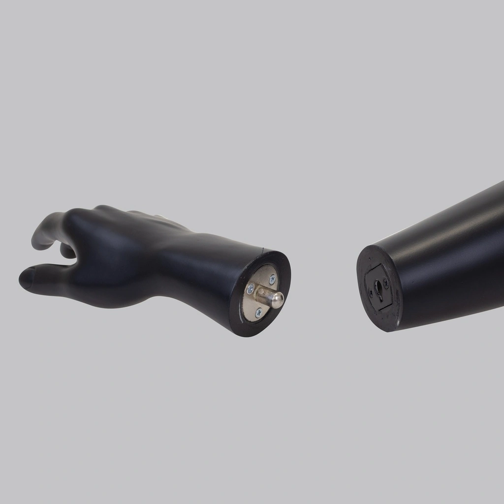 Zwarte heren mannequin, met abstract hoofd, glazen ronde voetplaat, pose 30