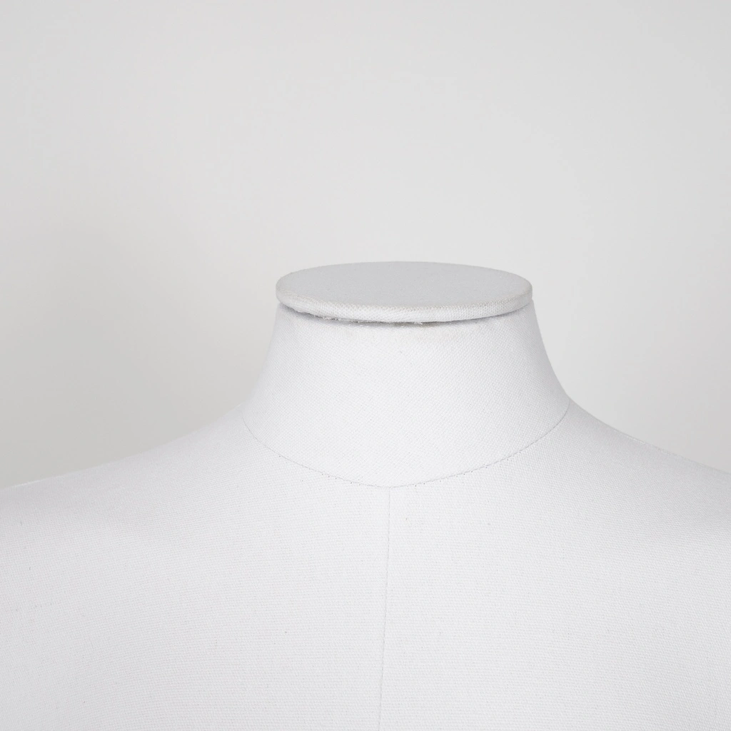 Volslanke damesbuste couture tot onder taille, maat 40-42, overtrokken met witte stof, afneembaar hoofd