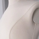 Damesbuste couture tot aan heupen, maat 38, overtrokken met ecru stof, afneembaar hoofd