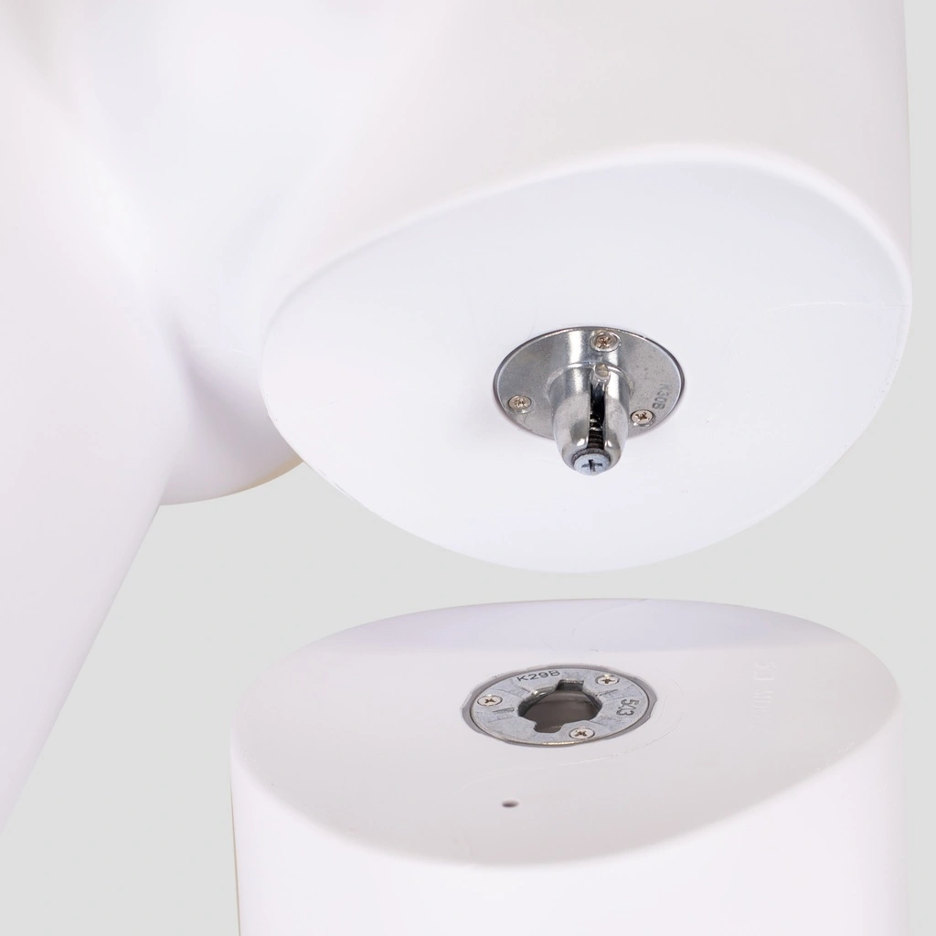 Onbreekbare heren mannequin, semi-abstract hoofd, recycleerbare mannequin uit ABS plastic, glanzend wit, pose 04