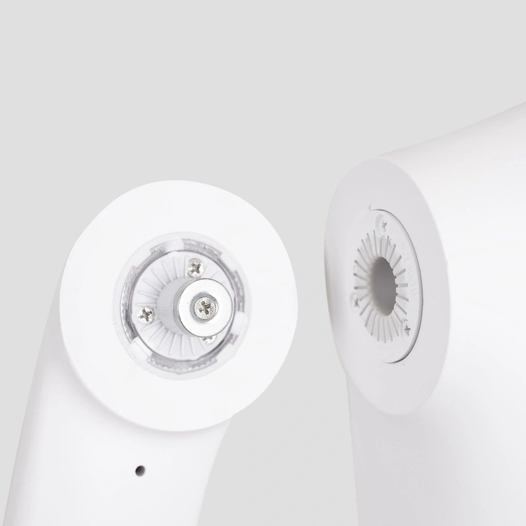 Onbreekbare kinder mannequin, 1 jaar, abstract hoofd, recycleerbare mannequin uit ABS plastic, glanzend wit, pose 11