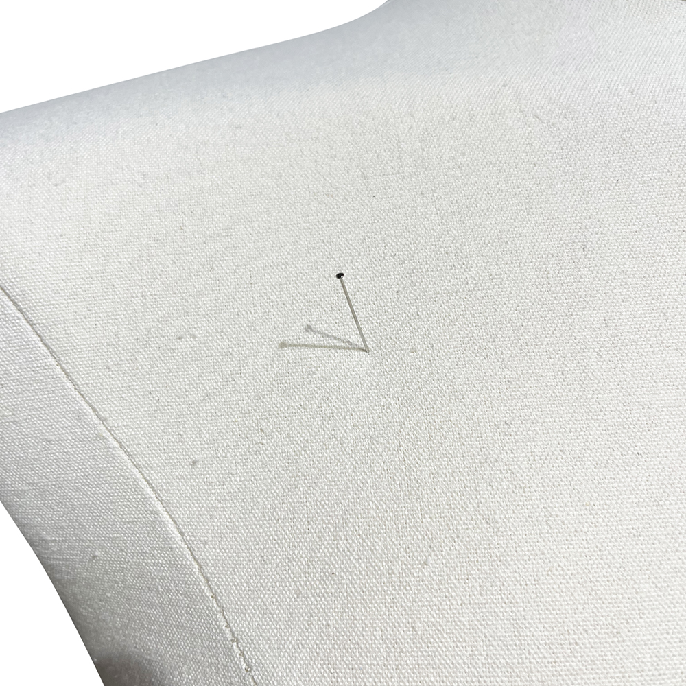 Volslanke damesbuste couture met benen, maat 40-42, overtrokken met ecru stof, afneembaar hoofd