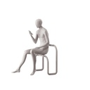 Genderneutrale mannequin, collectie NXT - gen Z, kleur lichtgrijs, zittende pose 001