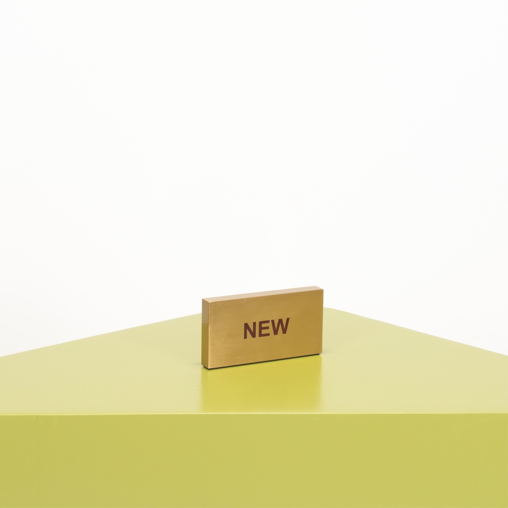 Presentatieblokje "NEW", in goudkleurig geborsteld staal