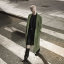 Realistische damesetalagepop, urban stijl, wit mat, staande pose 006