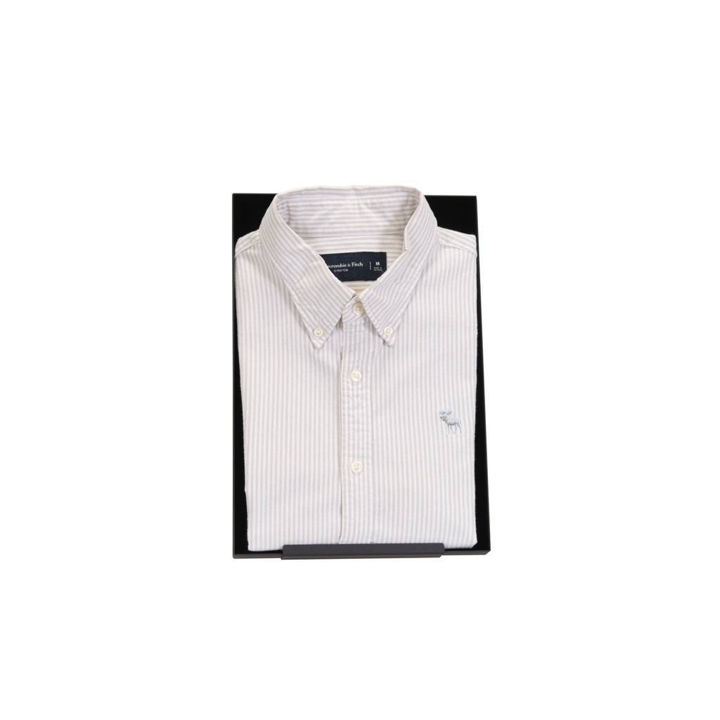 Presentatie plateau voor hemden met staander, zwart gepoederlakt metaal