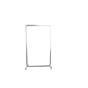 Stevig kort kledingrek in vierkante metalen buis, geborsteld staal