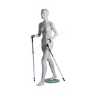 Maniquí femenino de escaparate, cabello esculpido, todo deporte