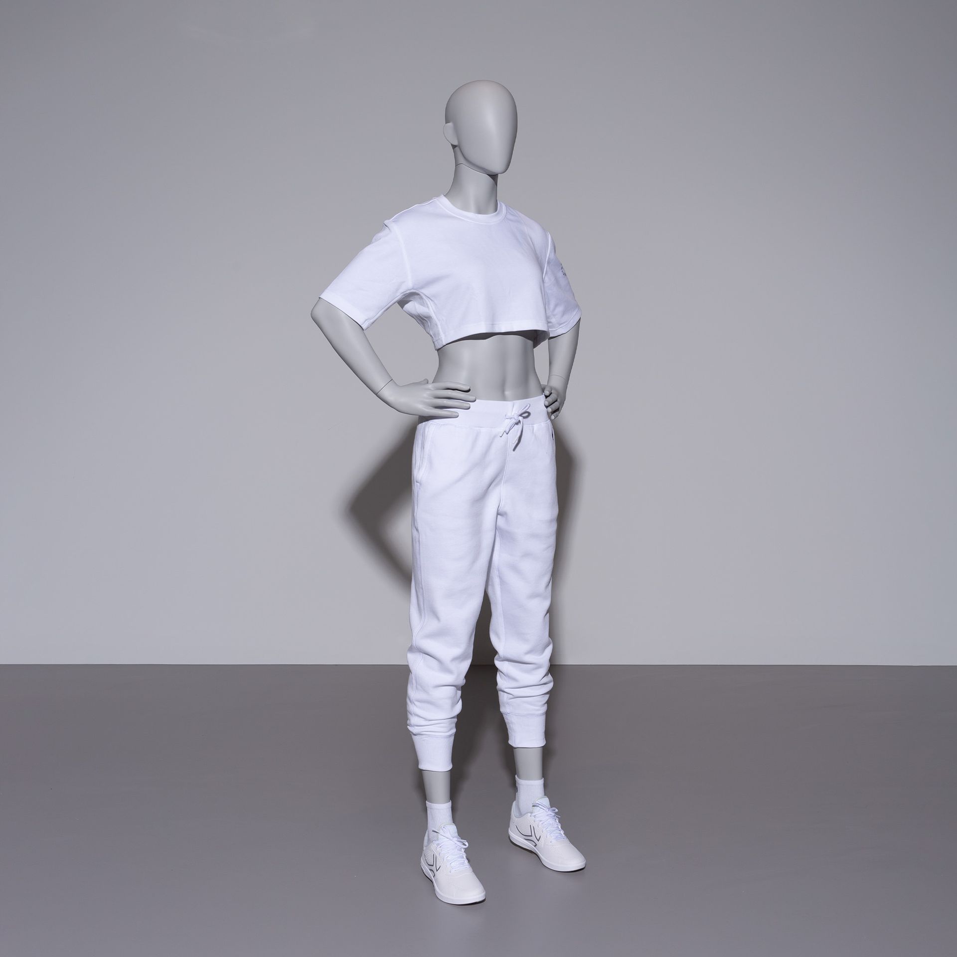 BINK - Sport mannequin, female, grey, abstract head, standing pose 13