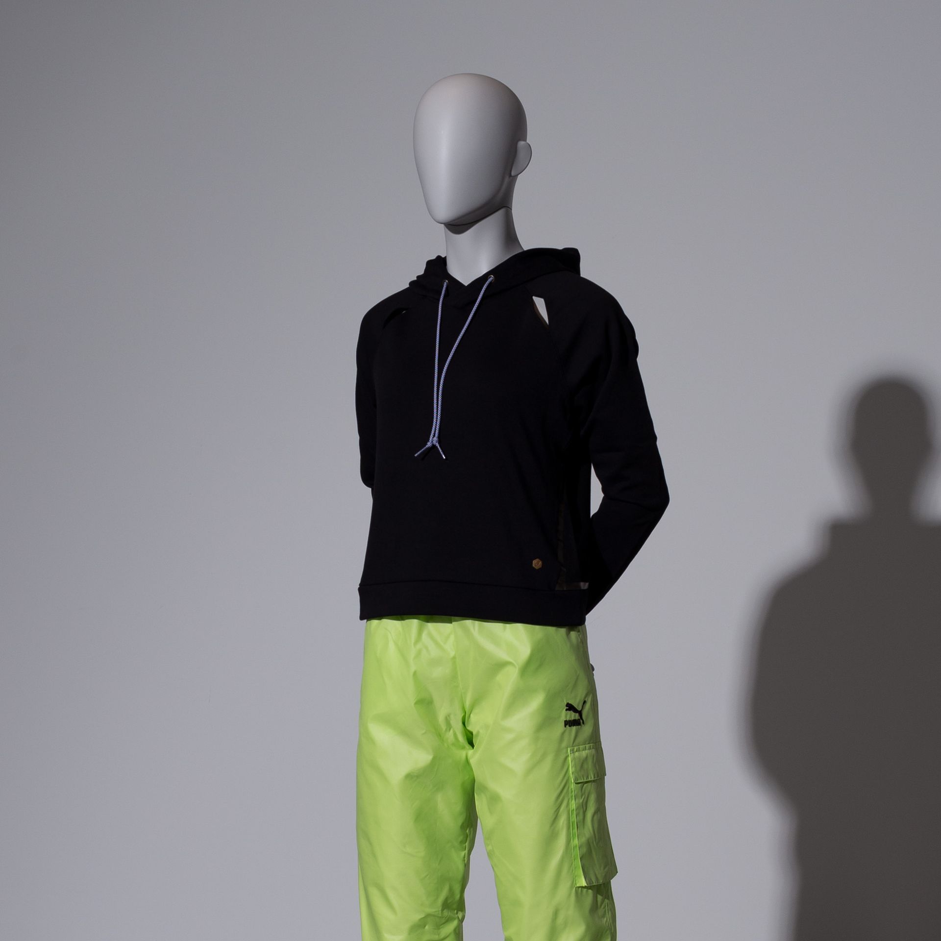 BINK - Sport mannequin, female, grey, abstract head, standing pose 15