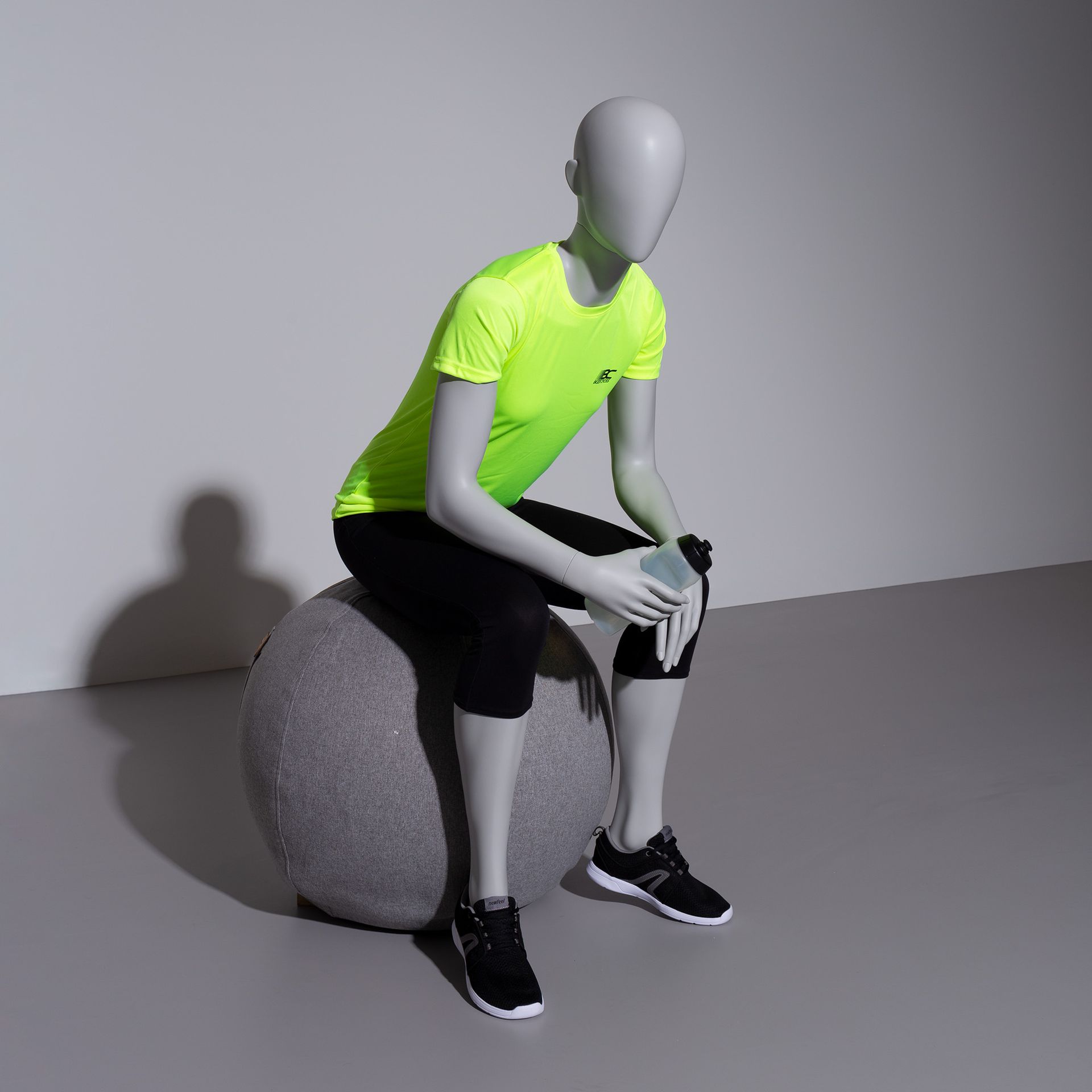 BINK - Sport mannequin, female, grey, abstract head, standing pose 07